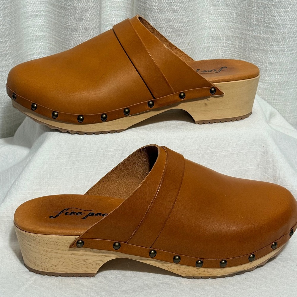 Free People Leather Wooden Clogs 40/9.5 US Tan Studded Made in Italy Mules - Picture 5 of 9